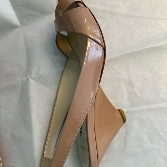 GORGEOUS PRADA NUDE PATENT LEATHER PEEP TOE WEDGE SLING BACK SIZE 38 1/2 - Picture 5 of 12